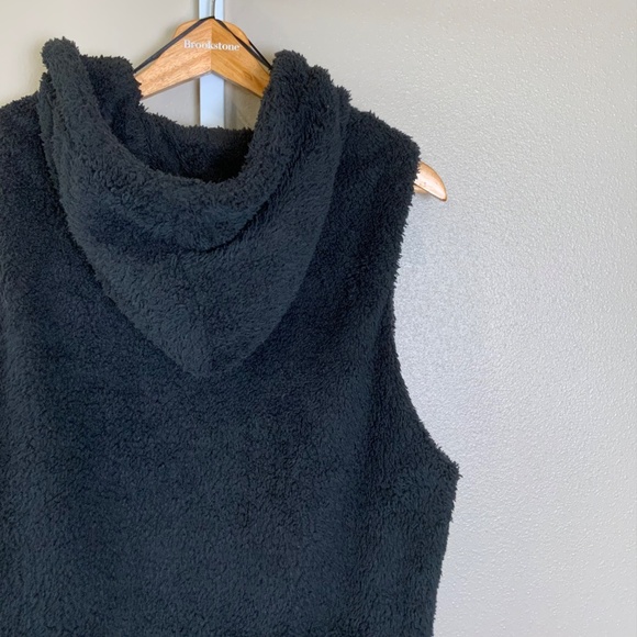 FAVLUX Fuzzy Sherpa Open Hooded Vest - Picture 14 of 16